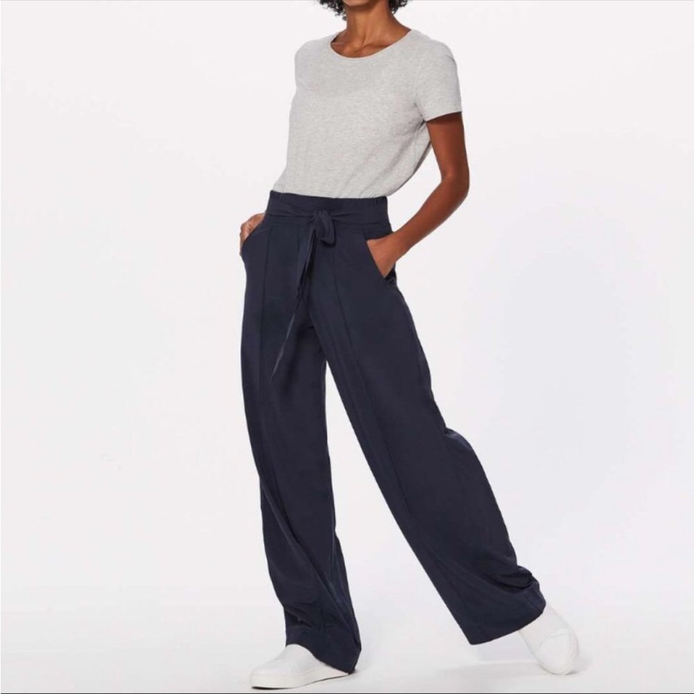 Lululemon Wide Leg Noir Pant, Size 4